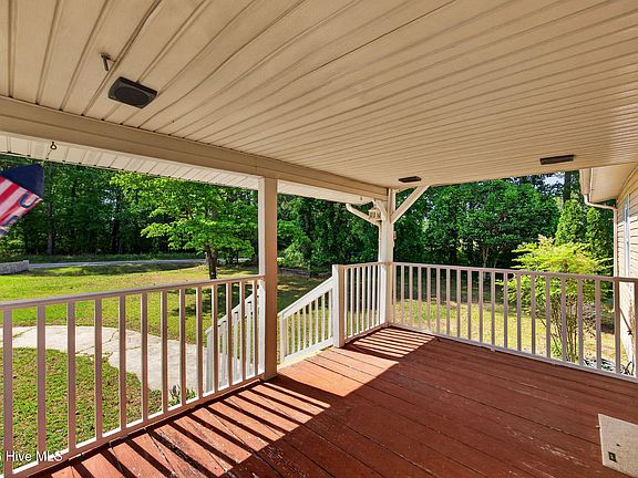 5th image of 1033 Old Northeast Road
