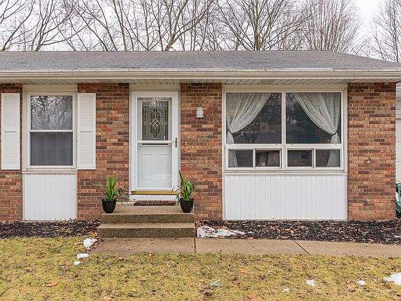 3rd image of 709 Westbury Ln