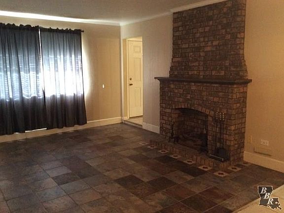 2nd image of 206 Buquet St