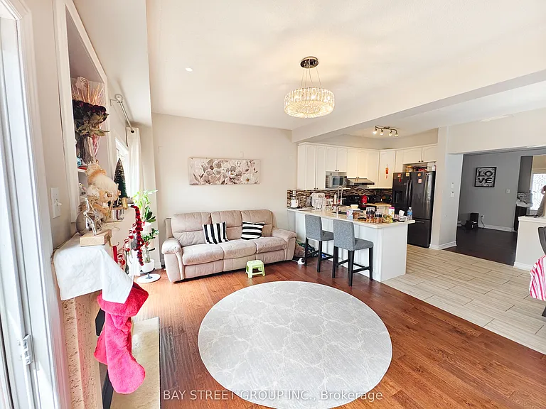 2466 Felhaber Cres — Photo 8