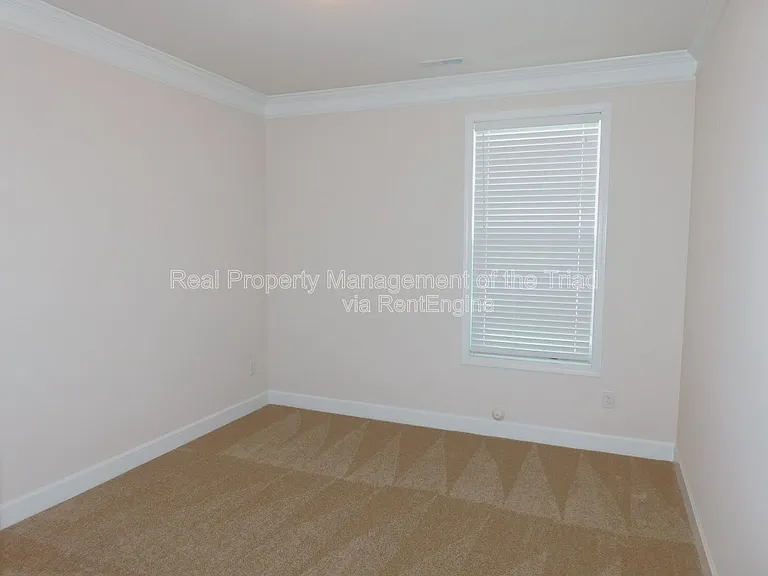 1427 Sawyer Ave — Photo 20