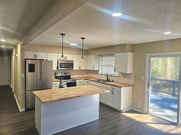 3rd image of 2605 Northbrook Rd