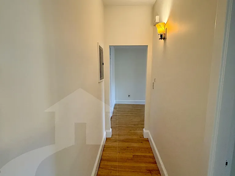 1034 Cambridge St — Photo 9