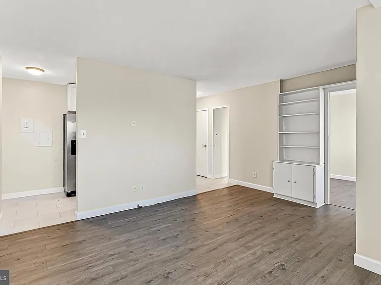 501 Slaters Ln #513 — Photo 5