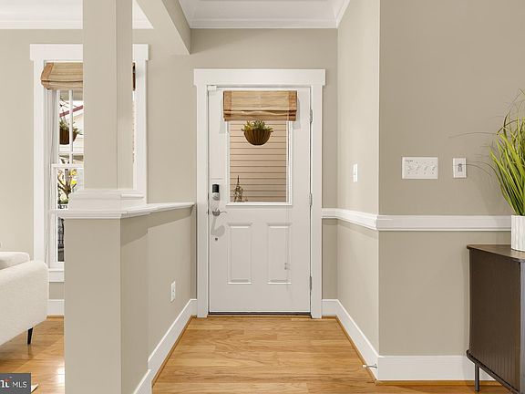 4th image of 2712 Linden Ln