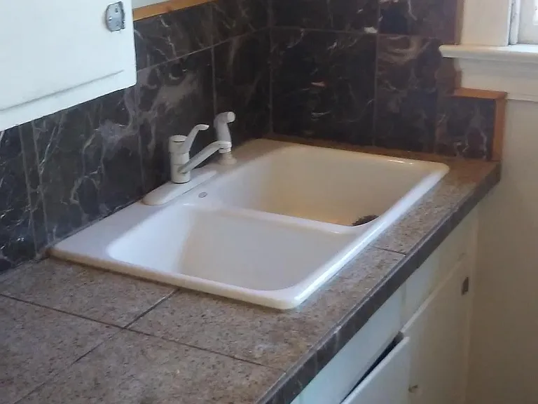 619 Glenview Blvd #201 — Photo 3