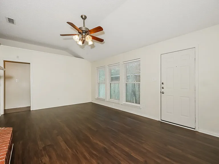 2370 Stagecoach St — Photo 5