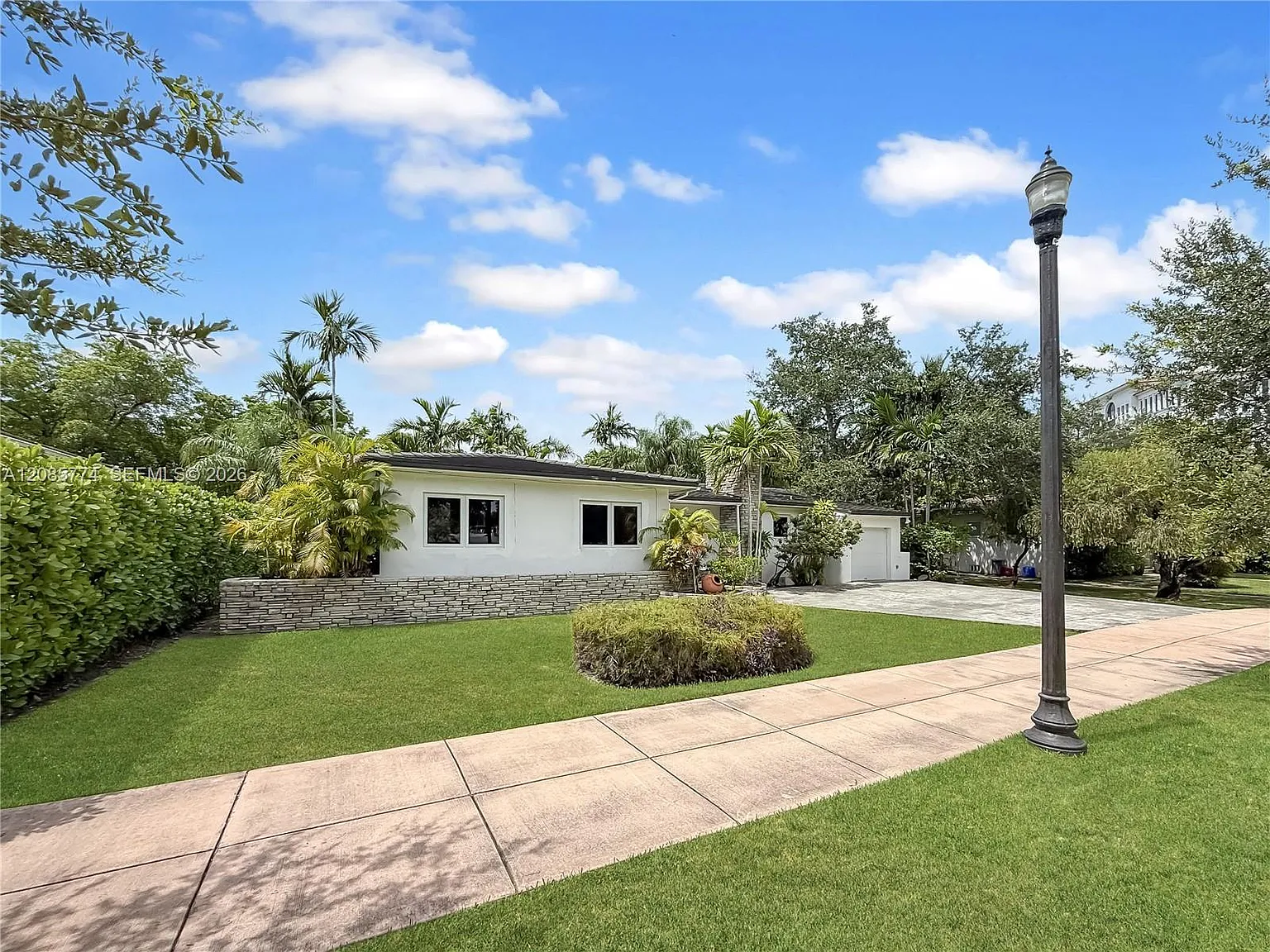 Coral Gables Crafts Sec — Photo 4