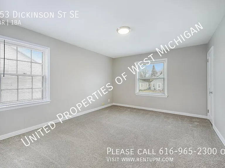 653 Dickinson St SE — Photo 8