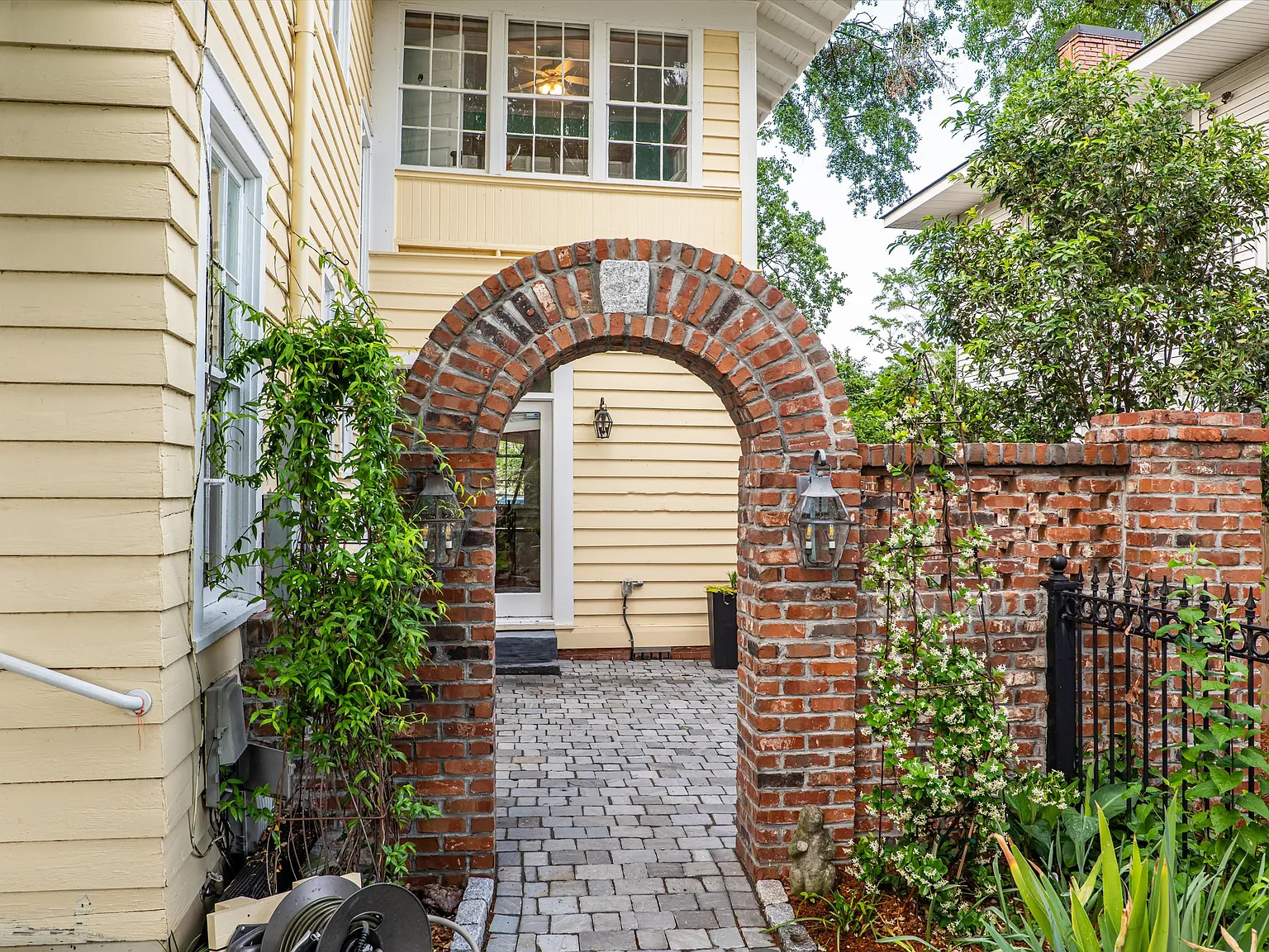 4 bed, 3.5 bath, 3208 sqft, $3,500 — Photo 3