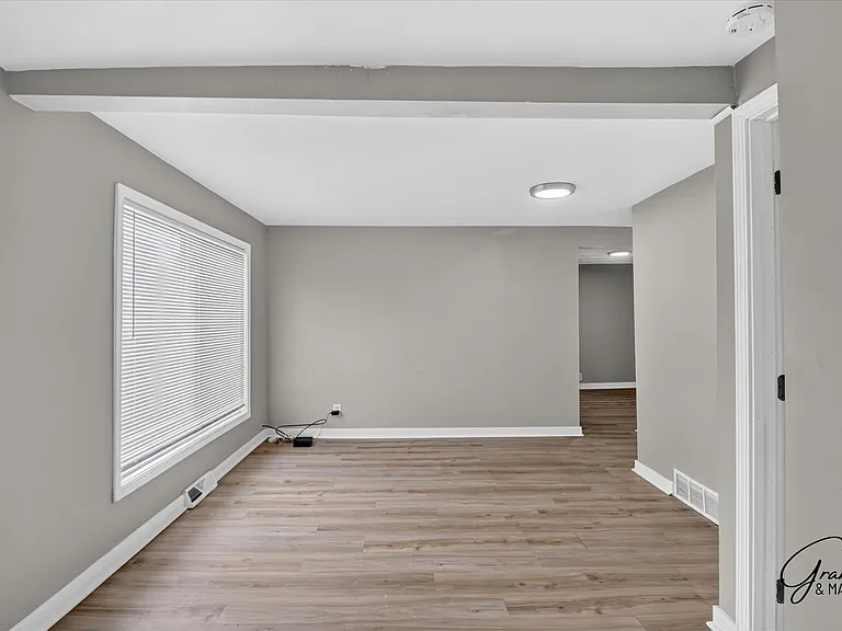 14340 Hendricks Ave — Photo 2