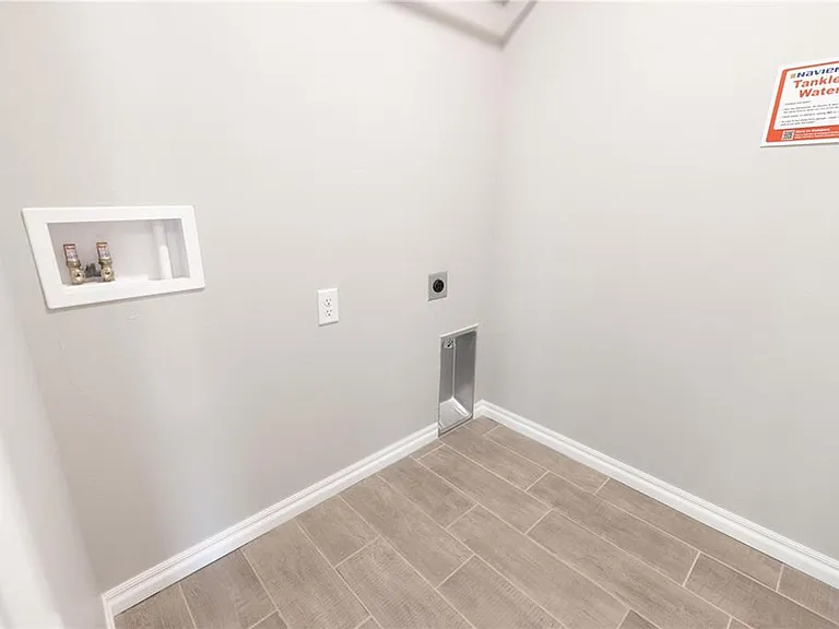 913 Westfall Dr — Photo 17