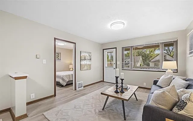 2 bed, 897 sqft, $1,650 — Photo 4