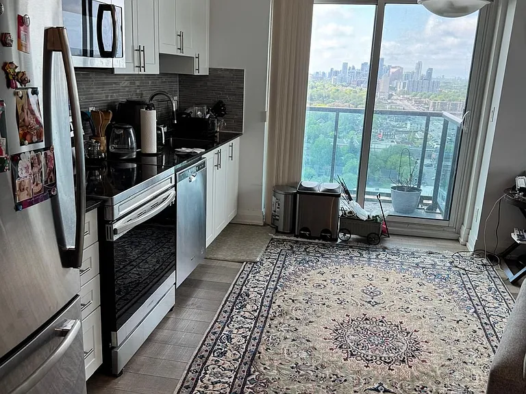 7165 Yonge St #2109 — Photo 14