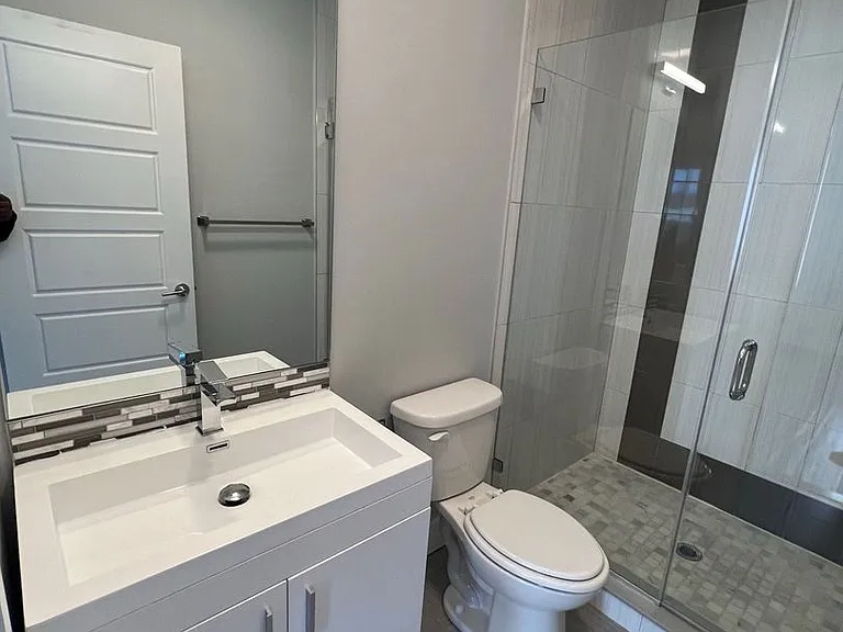 The Rebeka Residence: A Symphony of Luxury in Modern Living — Photo 18