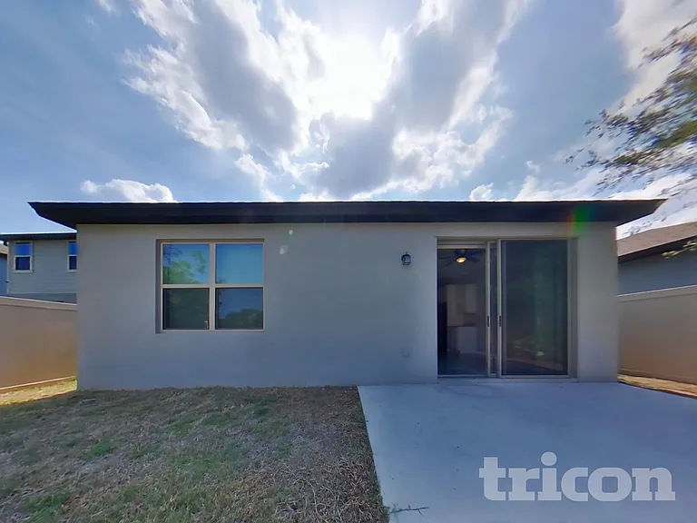 2837 E Lake Pointe Dr — Photo 15