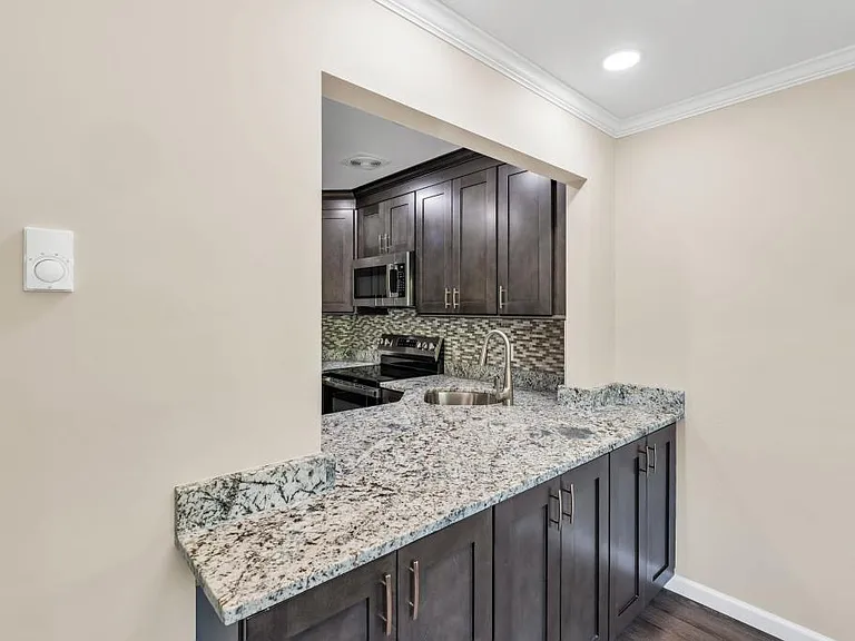 15B Andover Ct — Photo 17