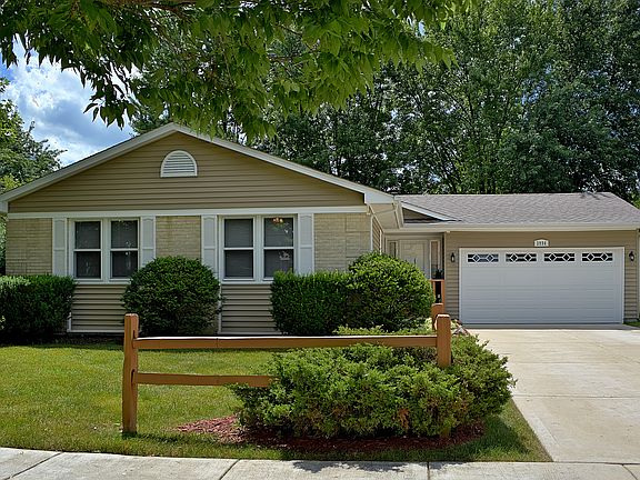 2nd image of 3996 N Parkside Dr