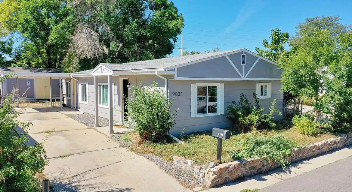 3 bed, 900 sqft, $2,500 — Photo 1
