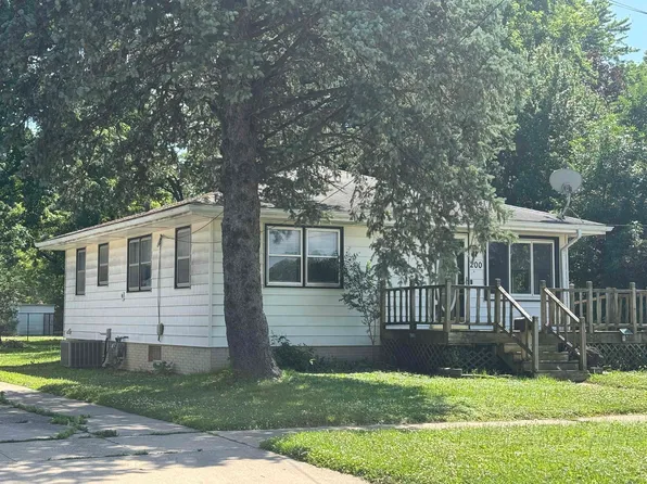 200 16th Ave, Charles City, IA 50616