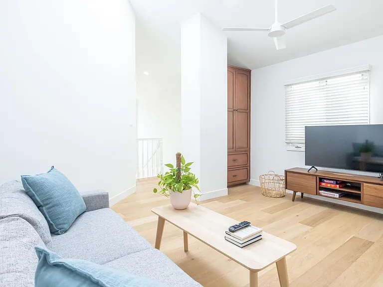 147 N Loreta Walk — Photo 22