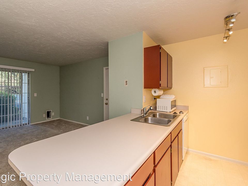 1st image of 1206 E Waterside Cv APT 11