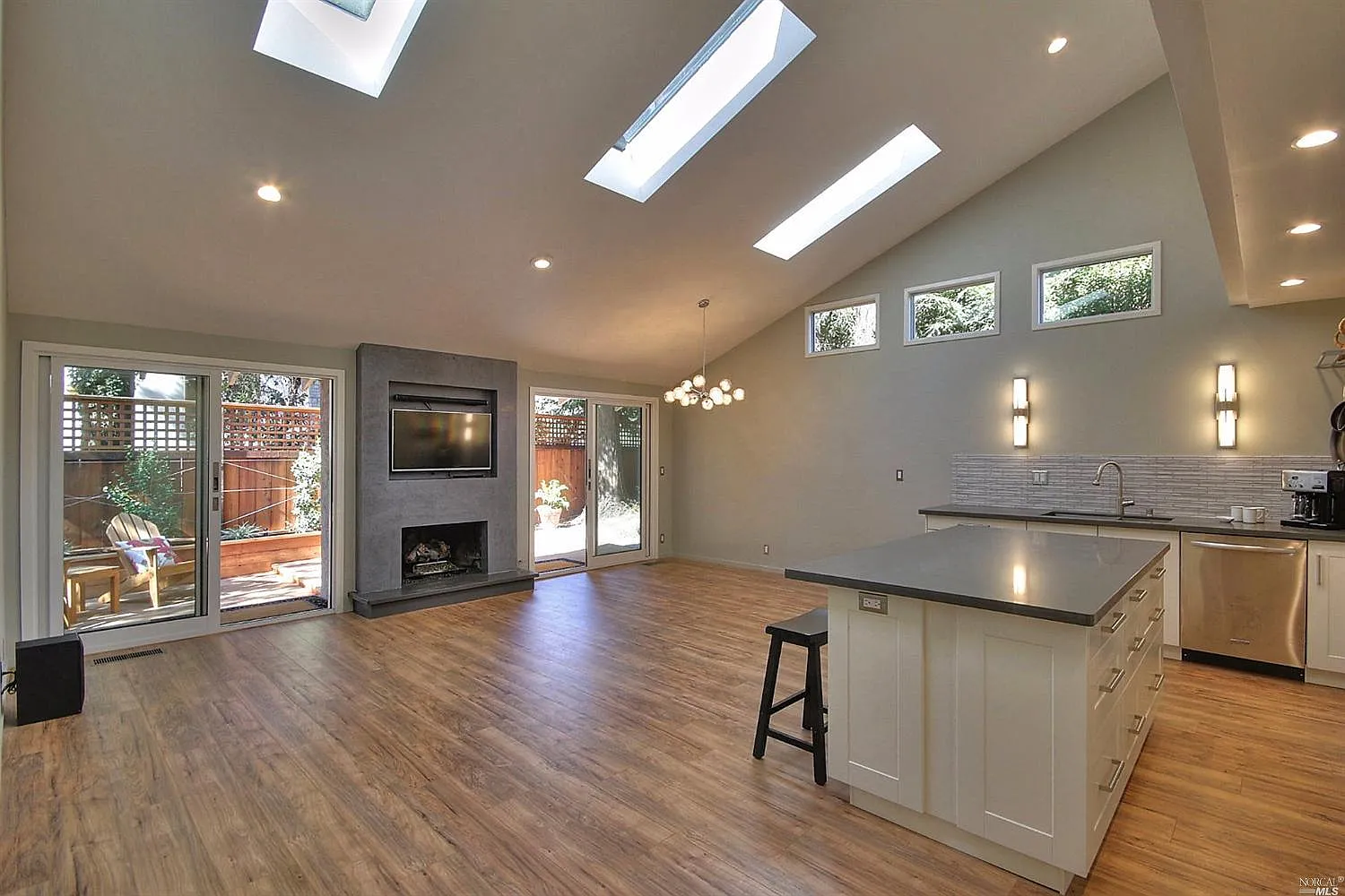 10 Catalpa Ave APT 1 photo 1