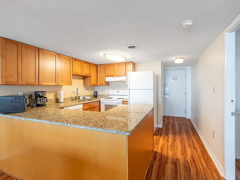 302 32nd St #205 — Photo 6