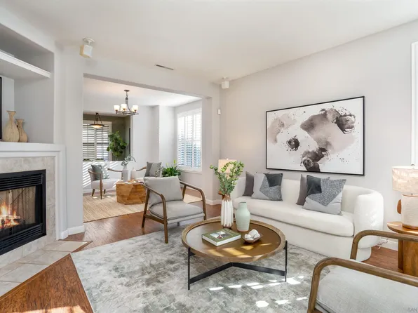 946 Camino De La Reina Unit 13, San Diego, CA 92108