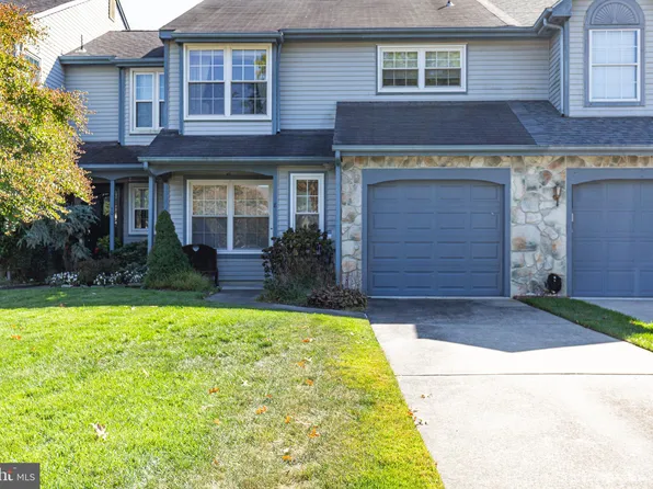 8 Kenton Pl, Mount Laurel, NJ 08054