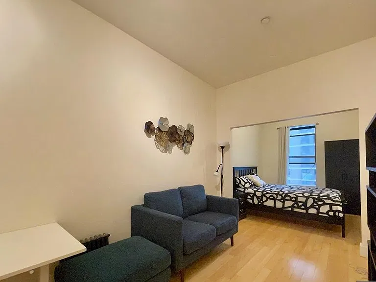 201 W 95th St #201 — Photo 2