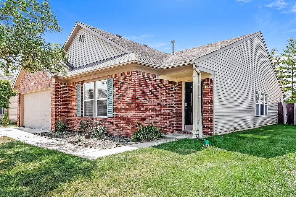 3 bed, 2.0 bath, 1858 sqft, $2,400 — Photo 3