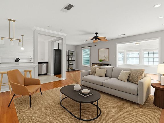 2nd image of 2824 Briarhurst Dr APT 14