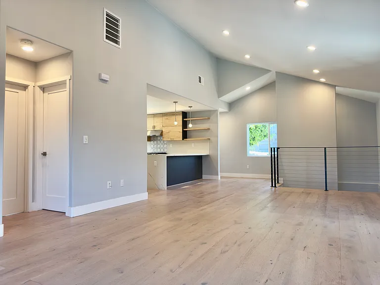 914 Everett Ave — Photo 85