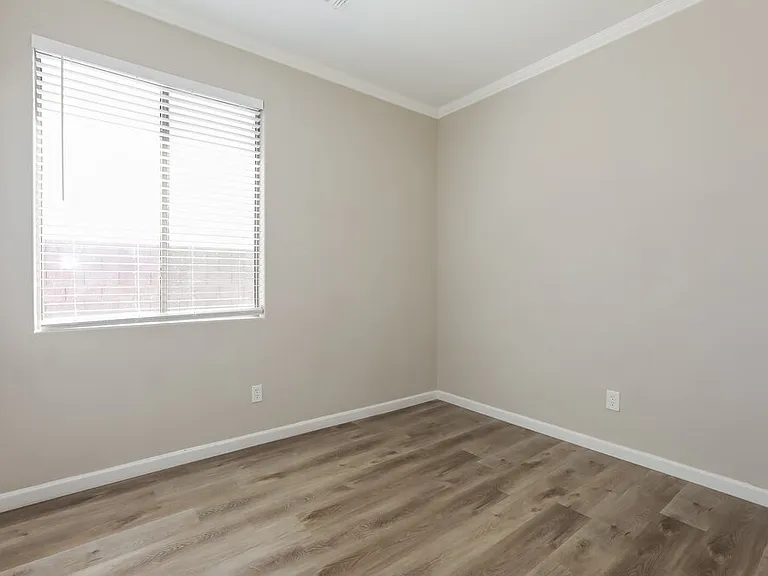 3329 E Powell Ct — Photo 13