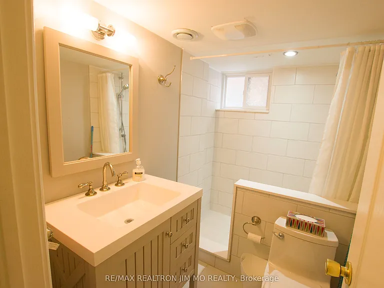 192 Maxome Ave — Photo 6