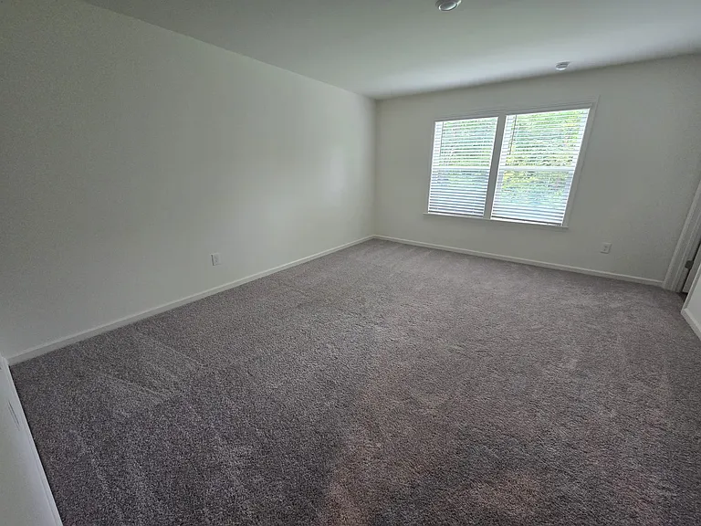 Master Bed (2nd floor)