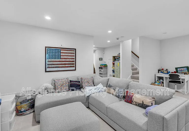 6861 Williamsburg Pond Ct — Photo 28