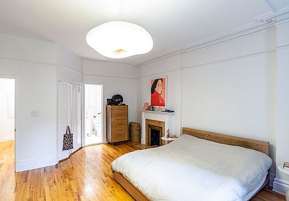 4th image of 109 E 38th St APT 3B