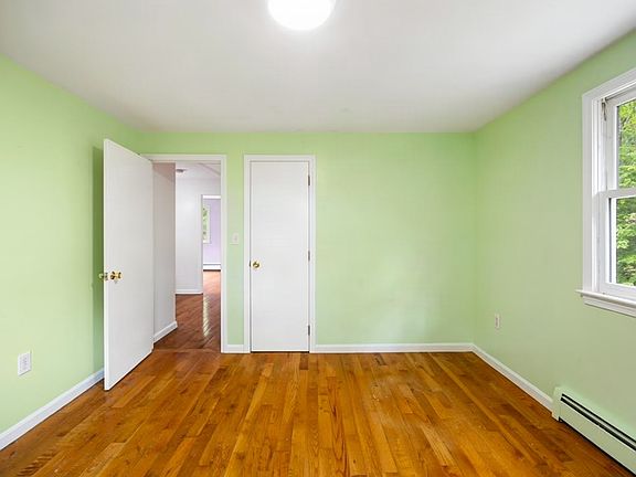 3rd image of 190 Fox Hill Rd