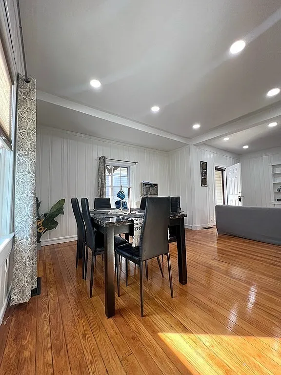 3 bed, 1186 sqft, $3,400 — Photo 3