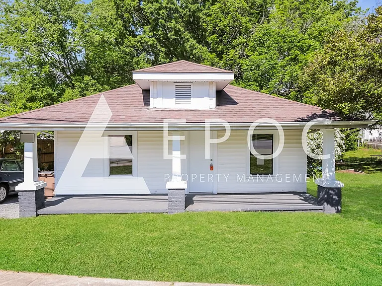 3225 Summit Ave — Photo 1