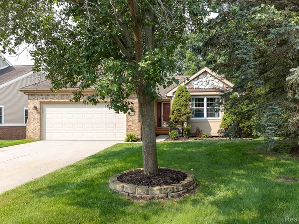 41654 Kenilworth Ln, Novi, MI 48377
