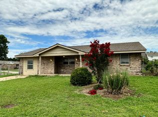 137 SW 14th St, Moore, OK 73160