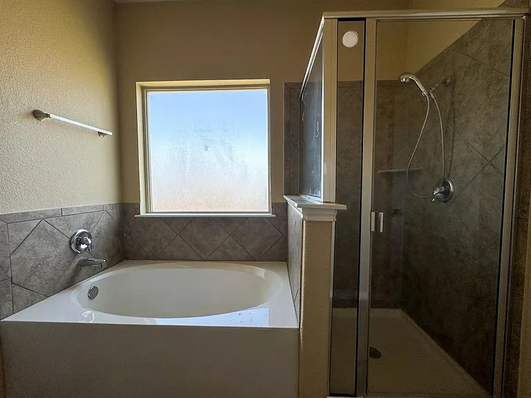 6406 Clear Brook Dr — Photo 15