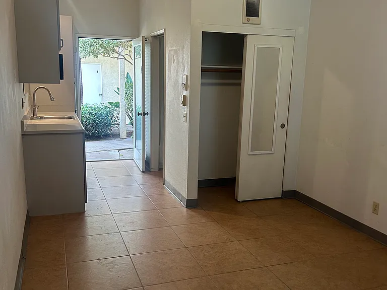 5411 Linda Vista Rd #4 — Photo 7