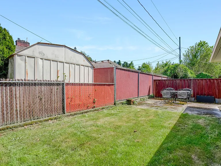 3210 SE Sherrett St — Photo 12
