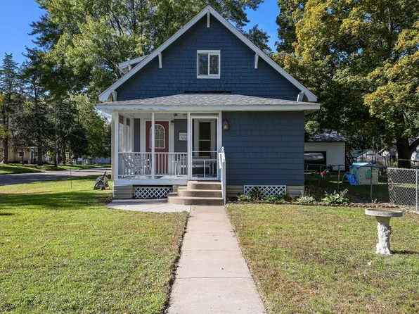468 S Shore Dr, Forest Lake, MN 55025