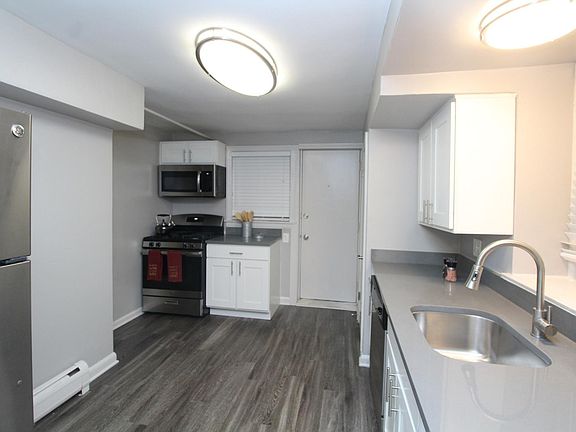 4th image of 2538 N California Ave #G