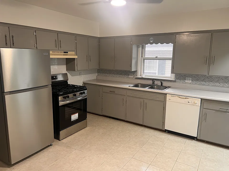 307 E Elm St
